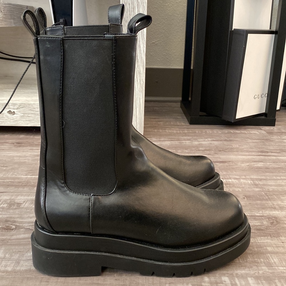 Brand new never worn Chelsea boots